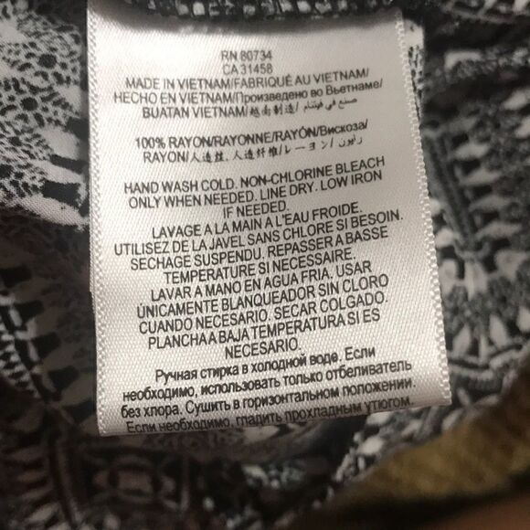 💚 B4 BCBGENERATION black & white 100%rayon short romper - Picture 5 of 5